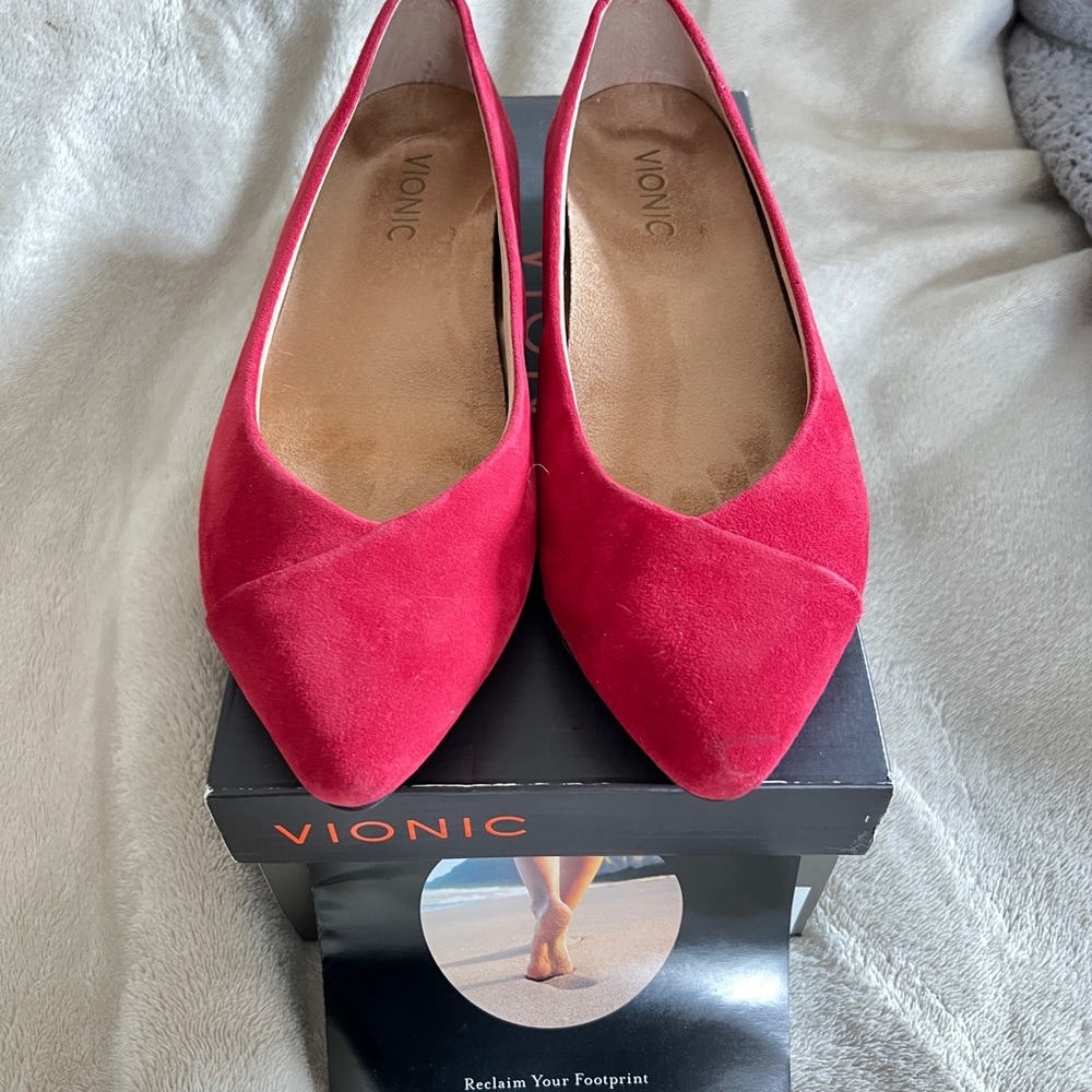 Vionic Women's Red Flats Size 6